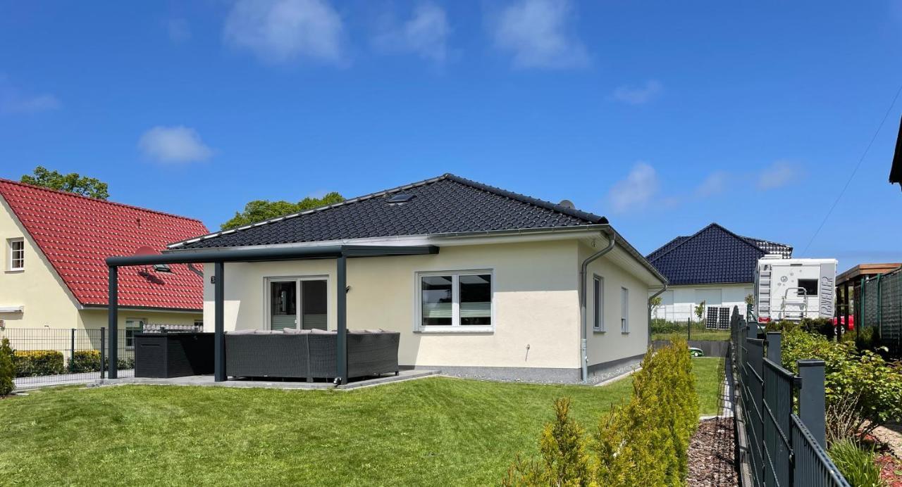 Ferienhaus Meerzeit Bastorf エクステリア 写真
